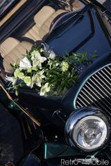 Alfa Romeo Roadster - Przykładowe przystrojenie auta  wykonane z żywych kwiatów.